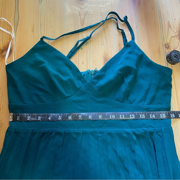 Lulus Perfectly Passionate Emerald Green Pleated Sleeveless Midi Dress - Picture 6 of 9